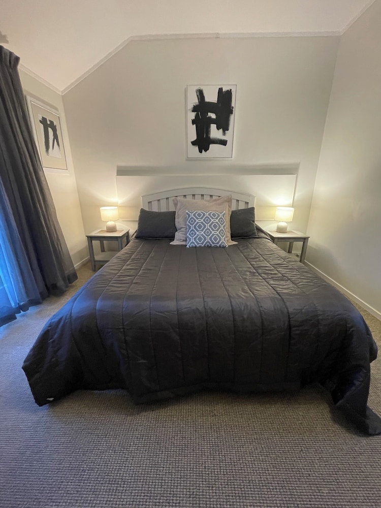 Deluxe Queen Room - Photo 2