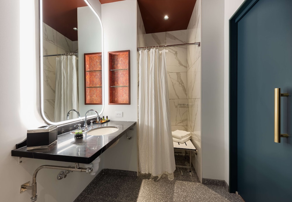 Room, 1 King Bed, Accessible (3x3 Shower) - Photo 5