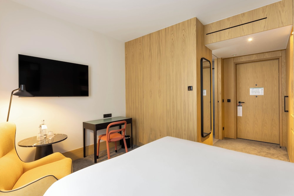 Room, 1 Queen Bed, Accessible - Photo 5