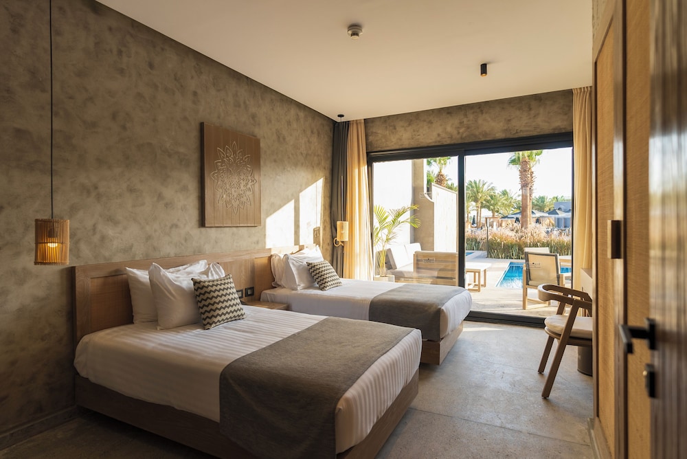 Executive Pool Suite (Posh Club) photo 2