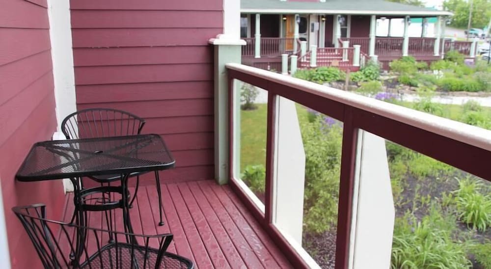 Standard Room, 2 Queen Beds, Balcony photo 2