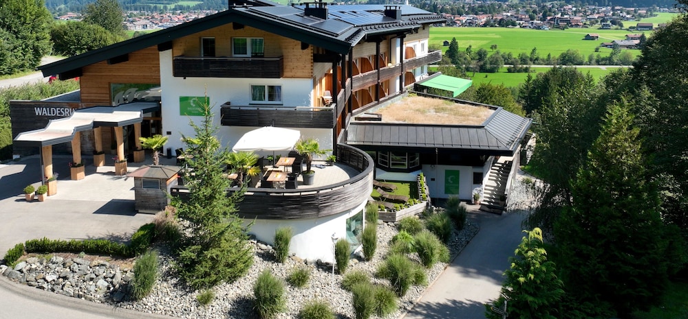 Grand Apartment, 3 Bedrooms, Balcony, Mountain View photo 2