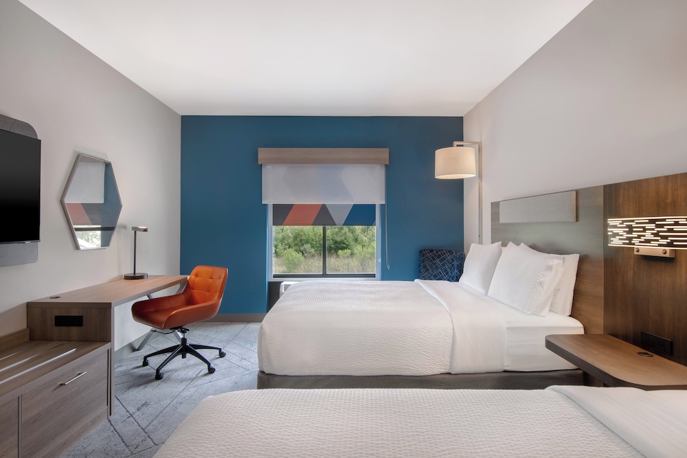 Suite, 1 King Bed, Accessible (Mobility, Tub) - Photo 2