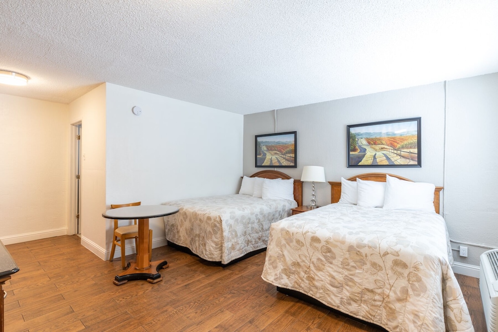 Standard Room, 2 Double Beds photo 1