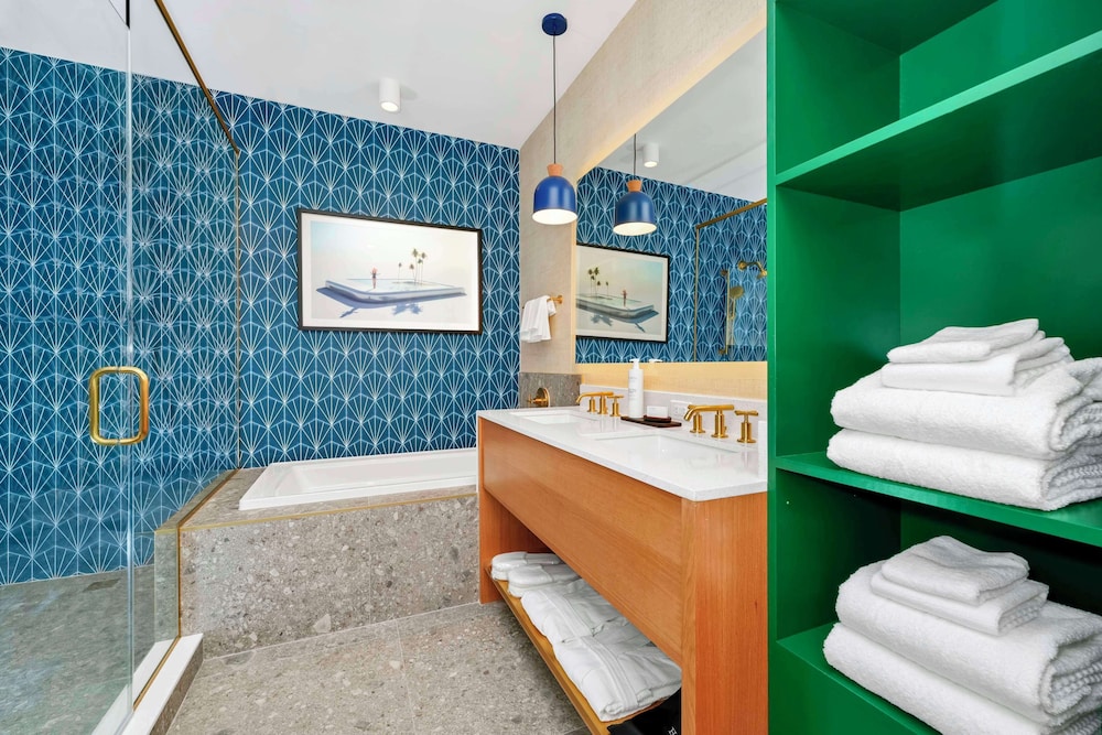 Suite, 1 King Bed