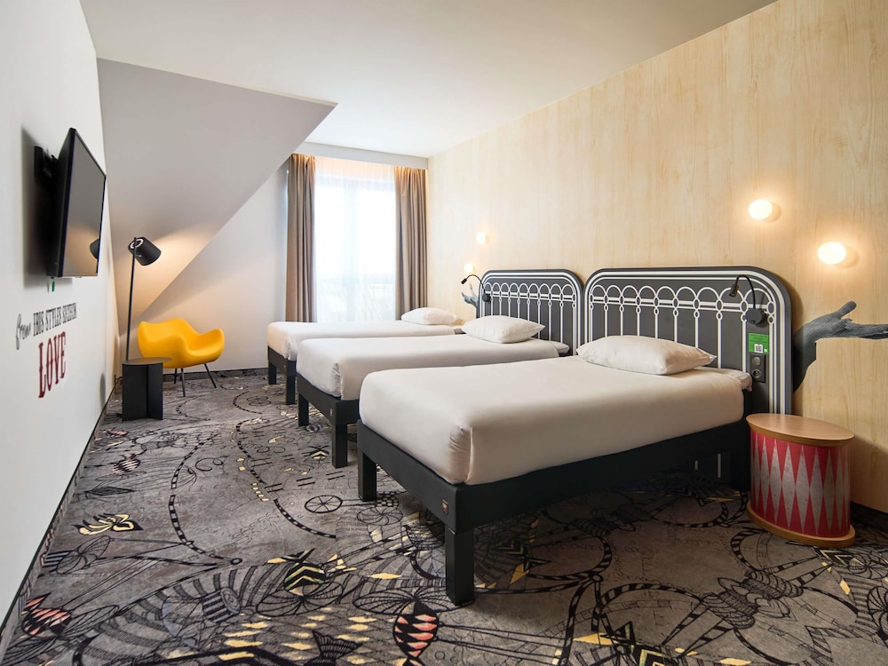 Standard Room, 3 Twin Beds - Photo 2