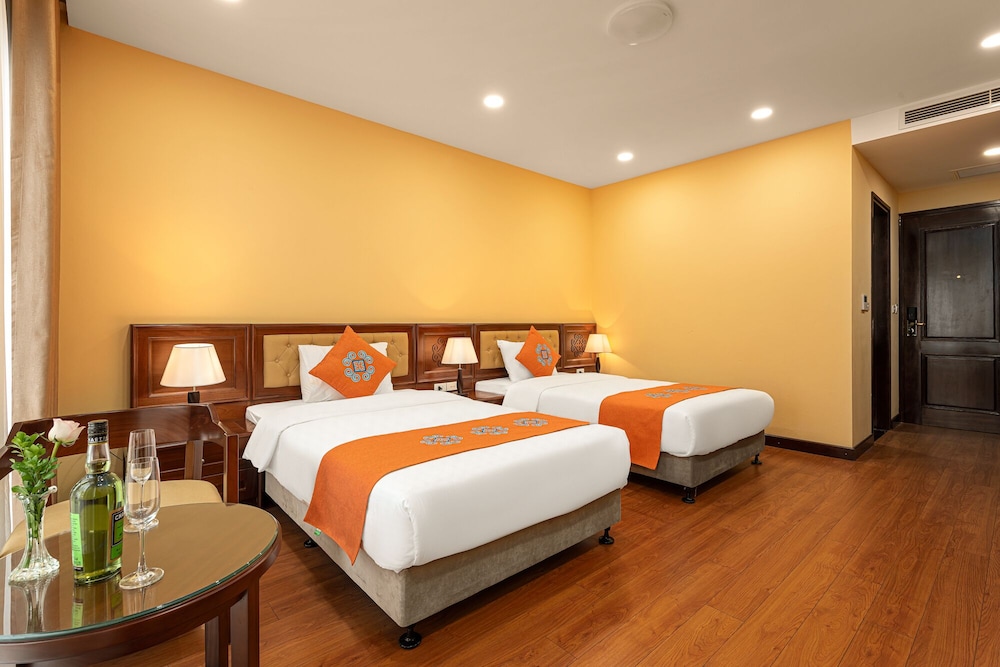 City Triple Room