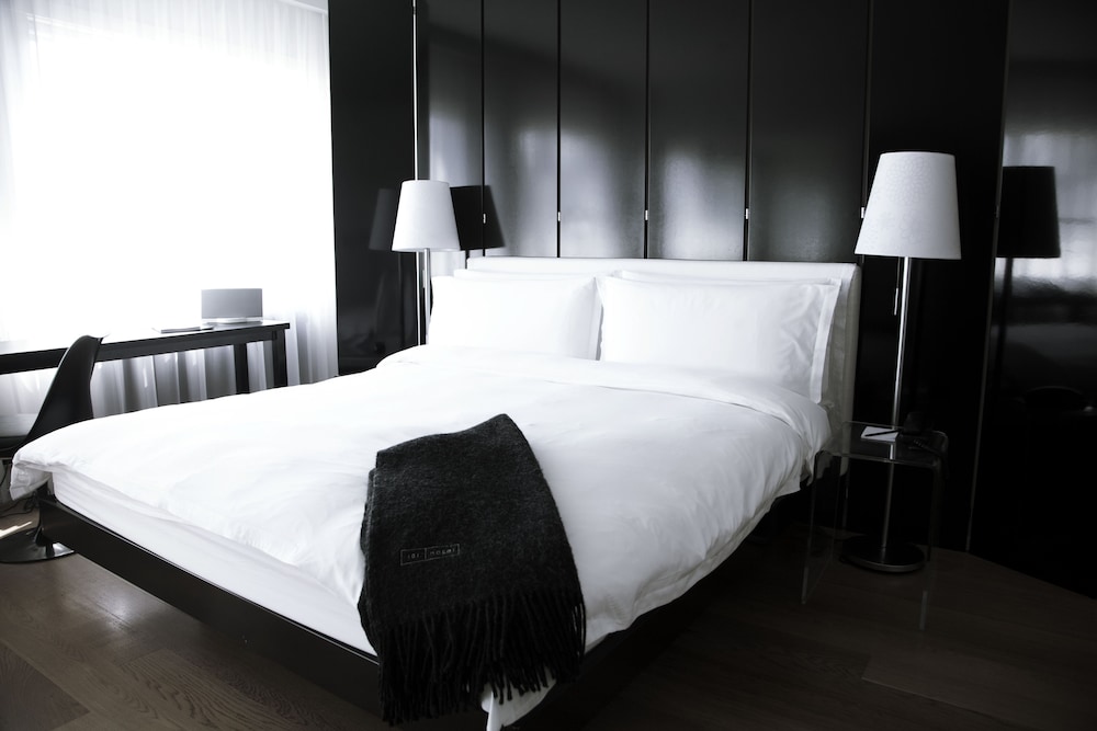 Suite, Balcony, City View