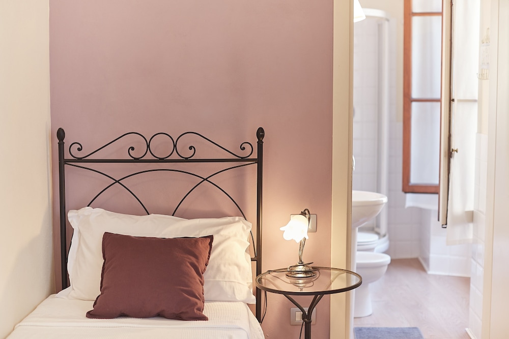 Standard Room, 2 Twin Beds, Non Smoking, Ensuite (Vista Duomo) photo 2