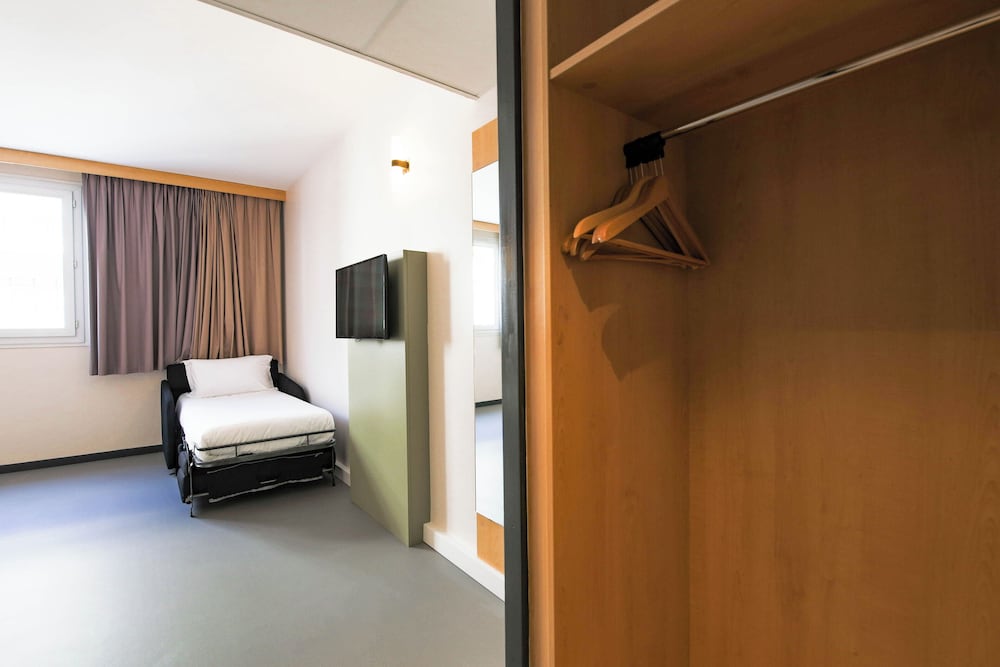Accessible Family room with bunkbed and shower - Photo 5