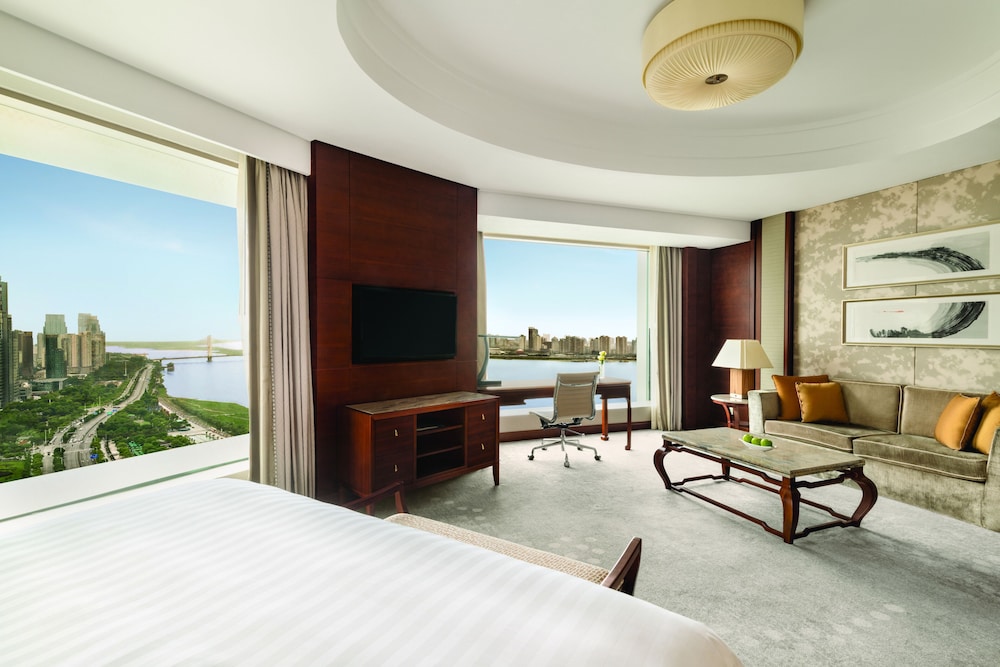 Horizon Premier River View King photo 3
