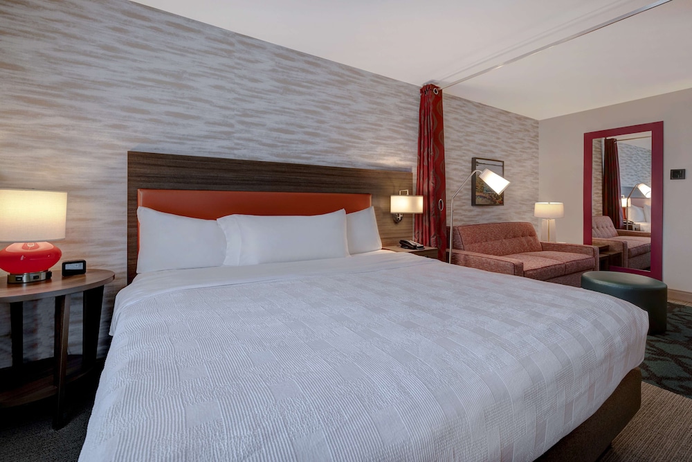 Studio Suite, 1 King Bed, Non Smoking - Photo 1