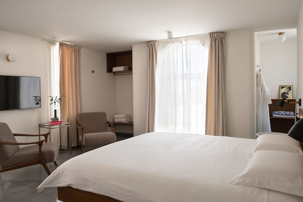 Deluxe Suite, Balcony, Mountain View photo 3