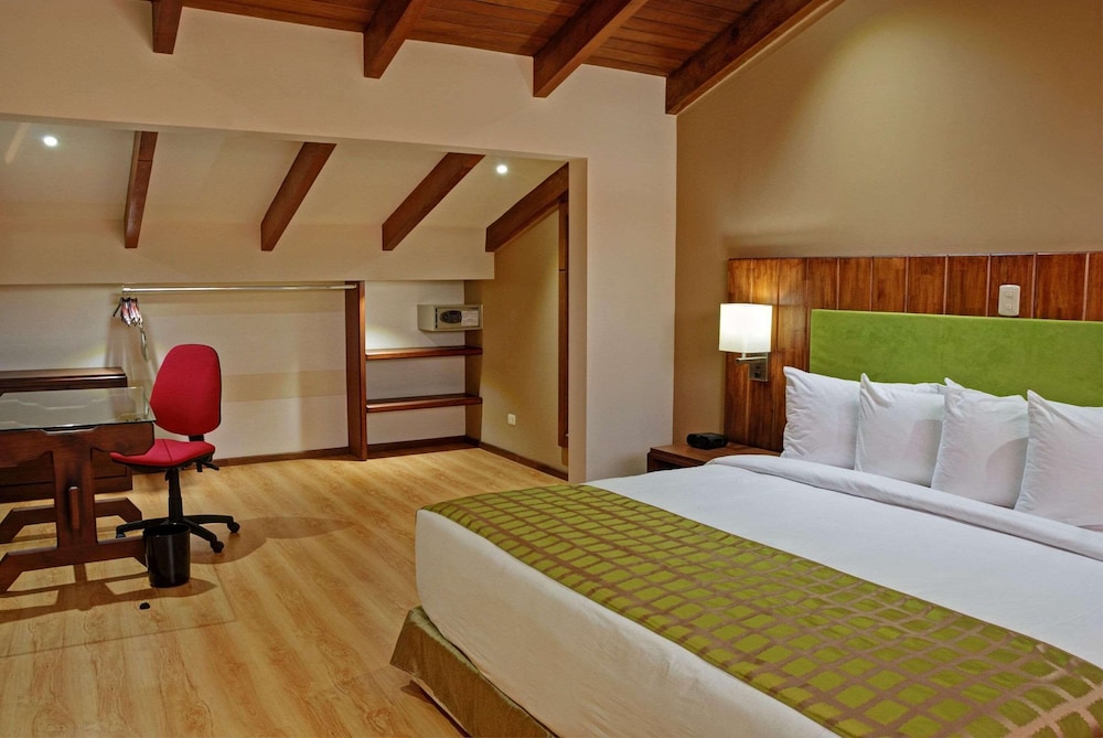 Suite, 2 Bedrooms, Non Smoking - Photo 4