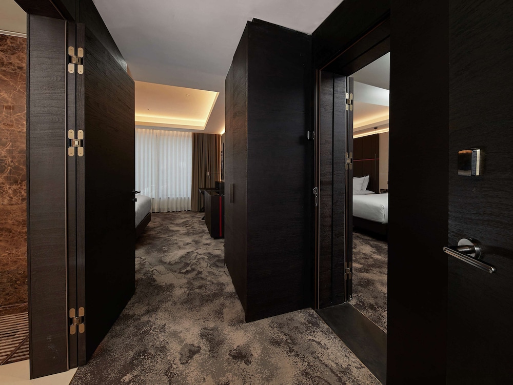 Family Room, 1 King Bed, Connecting Rooms