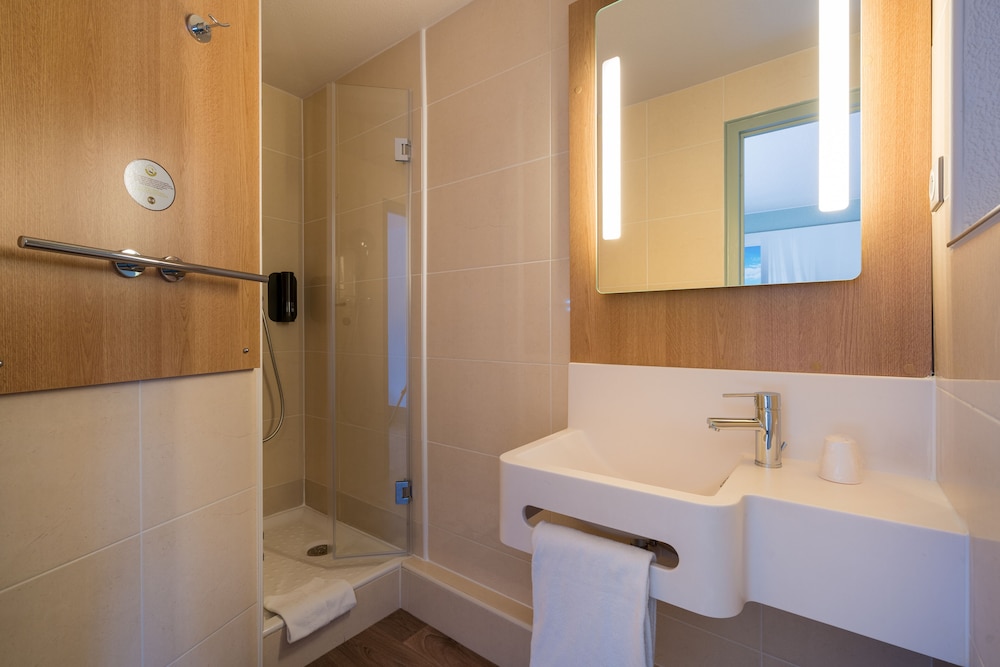 Quadruple Room, Non Smoking - Photo 7