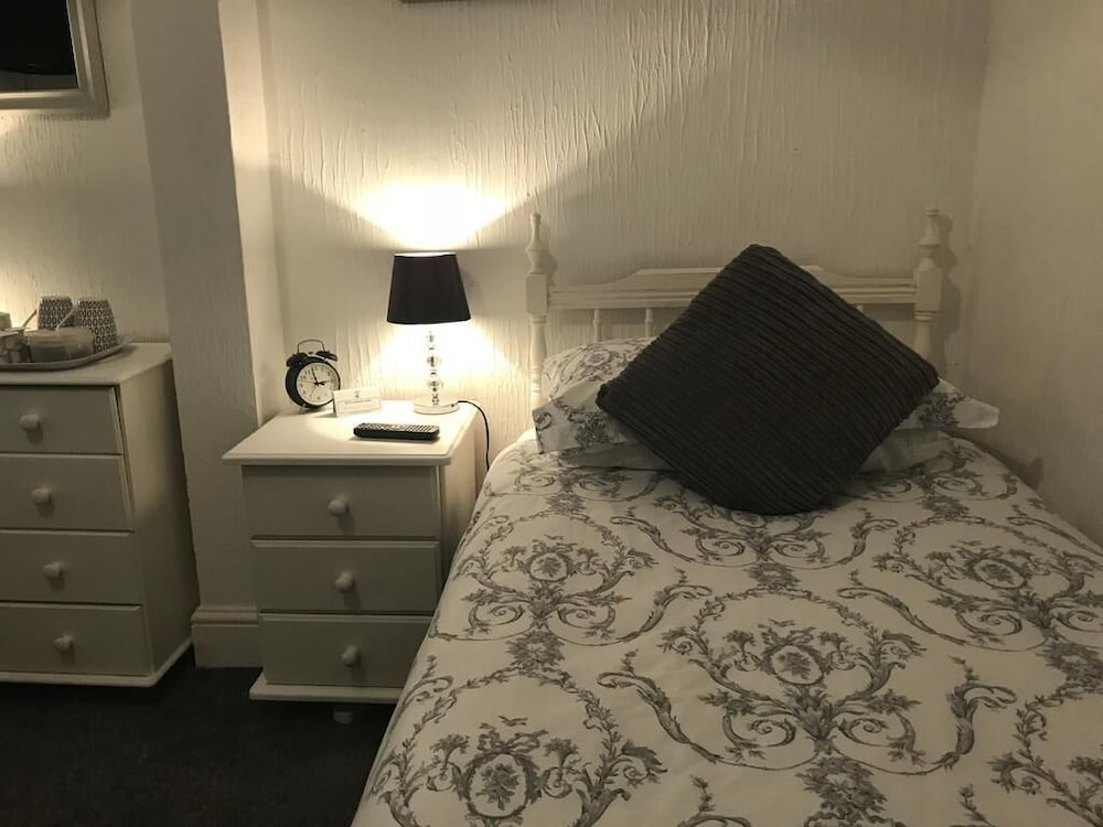 Standard Twin Room, Ensuite (Rear Room) photo 2