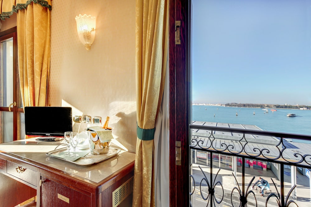 Superior Double or Twin Room, Lagoon View