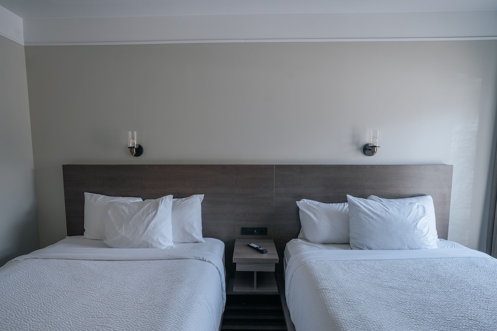 Double Queen Room (Pet Friendly) photo 1