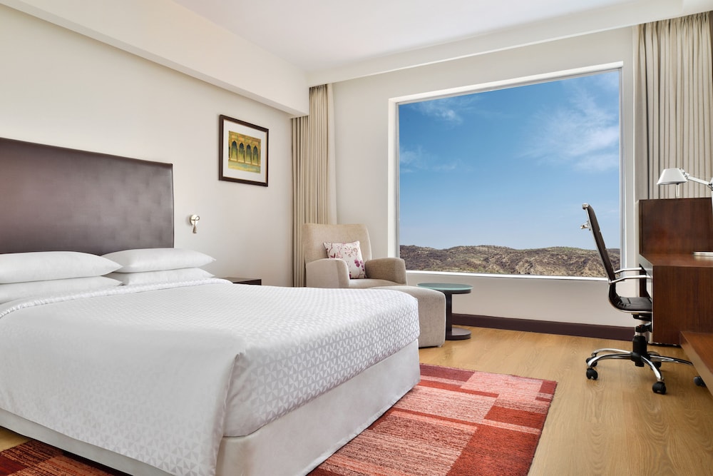 Room, 1 King Bed, City View - Photo 1