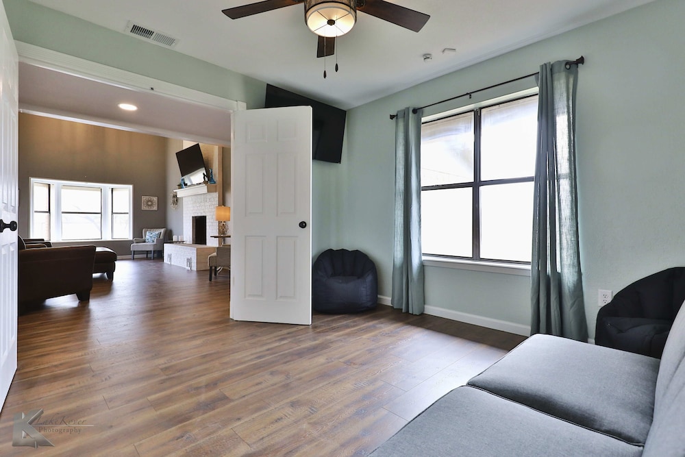 Premium House photo 3