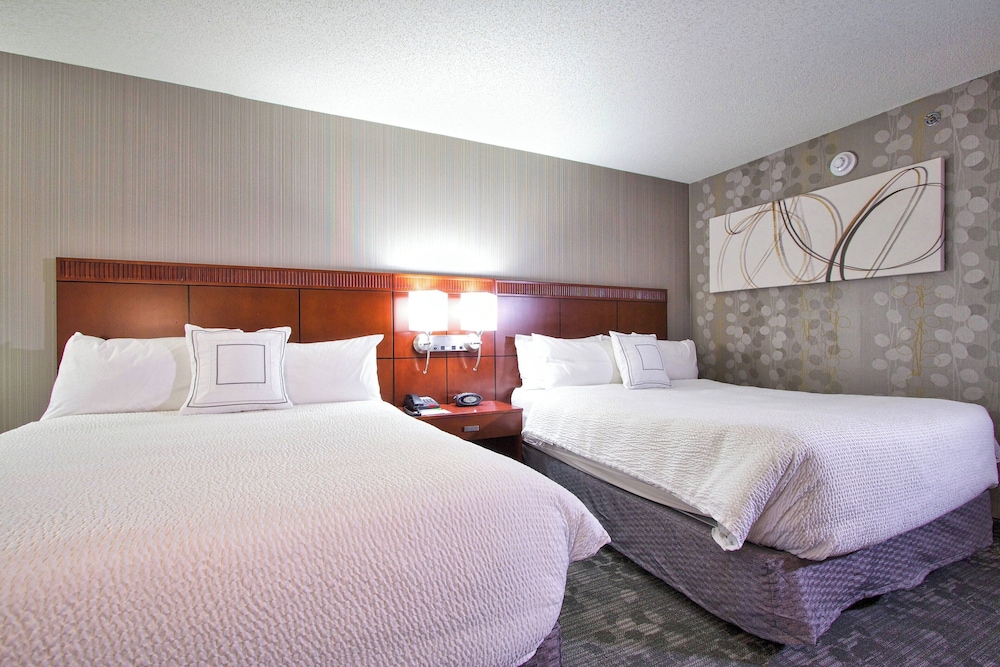 Room, 2 Queen Beds (Hearing Accessible) - Photo 1