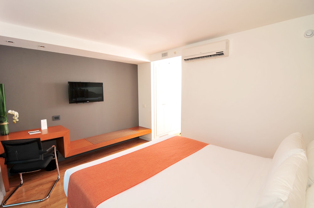 Superior Room, 1 Queen Bed photo 3