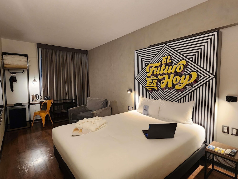 Standard Room, Multiple Beds - Photo 3