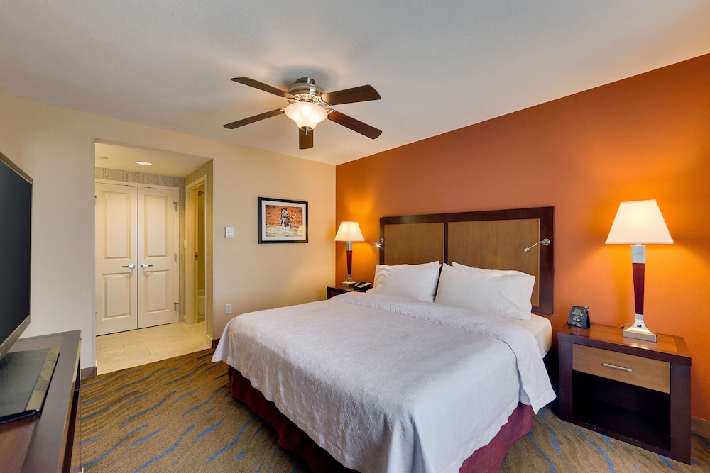 Suite, 1 King Bed, Accessible, Bathtub photo 2