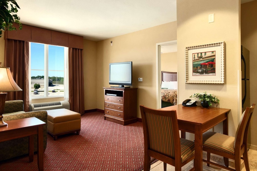 Suite, 2 Queen Beds - Photo 2