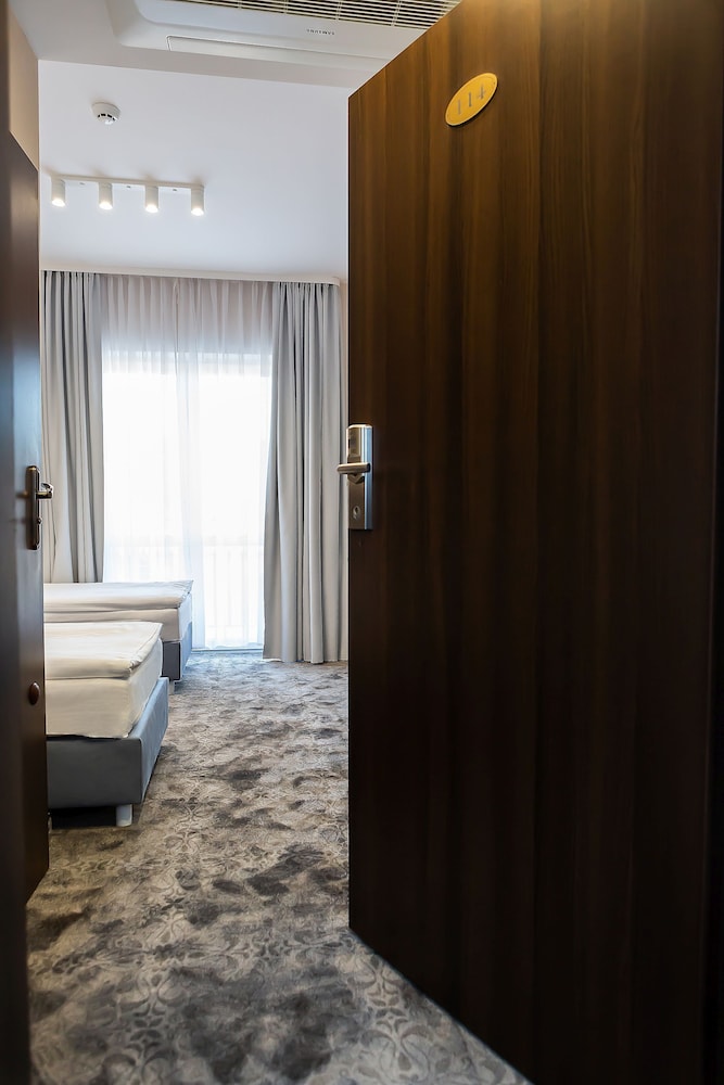 Standard Twin Room - Photo 2