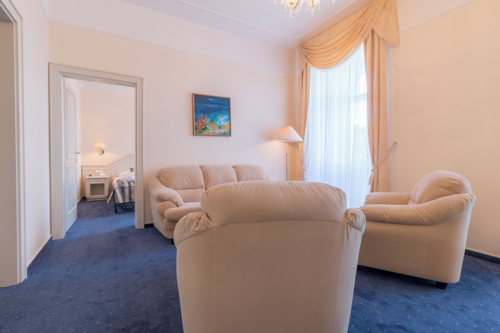 Standard Suite with Wellness and Fitness Access - Photo 3