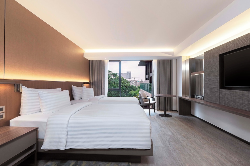 Two Bedroom Suites thumbnail 5