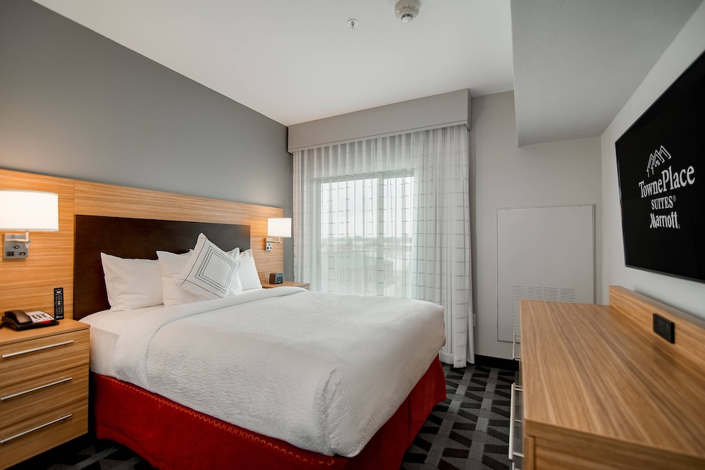Suite, 1 Queen Bed with Sofa bed (Mobility Accessible, Tub) photo 3