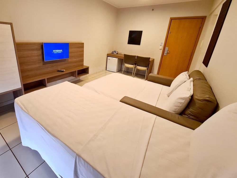 Super Luxo Thermas Triple - Pool or Park View 1-day admission to Thermas dos Laranjais Park included photo 2