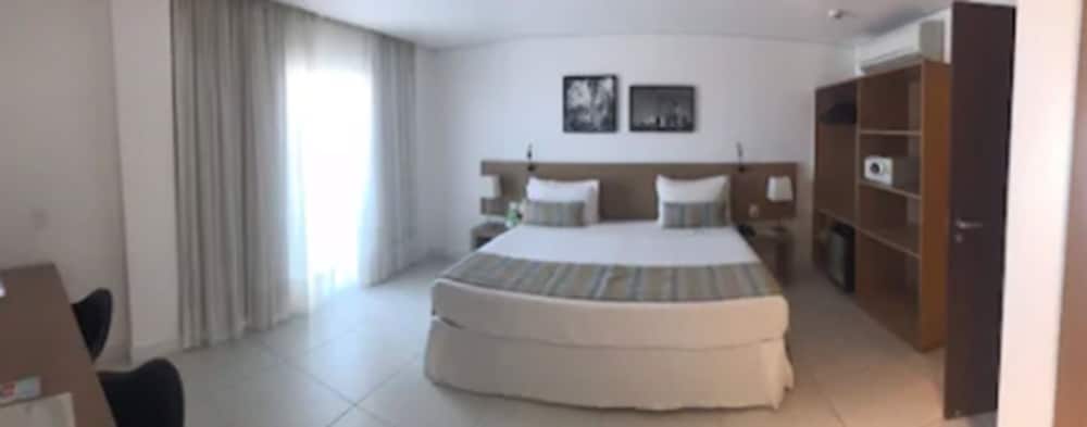 Suite, Partial Sea View thumbnail 6