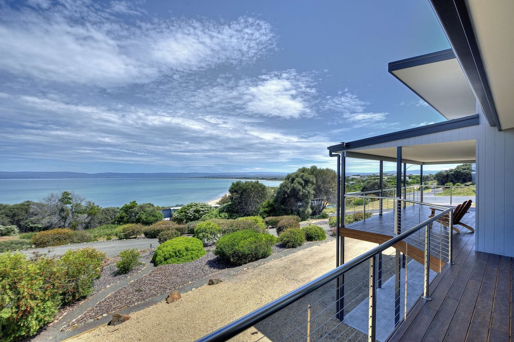 Panoramic House photo 1