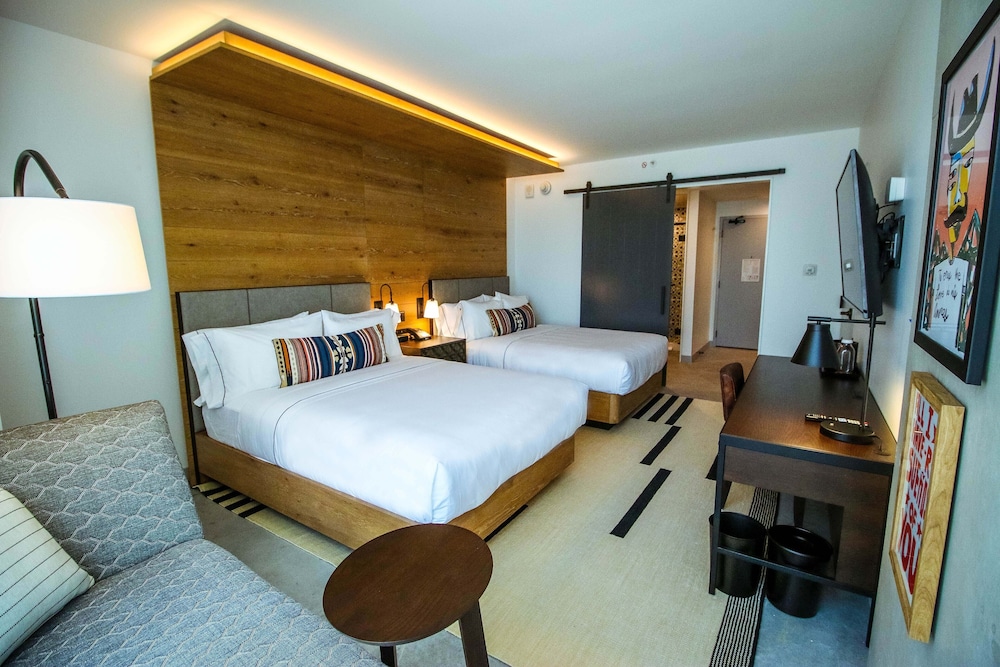 Room, 2 Queen Beds, Accessible (Roll-In Shower) - Photo 2