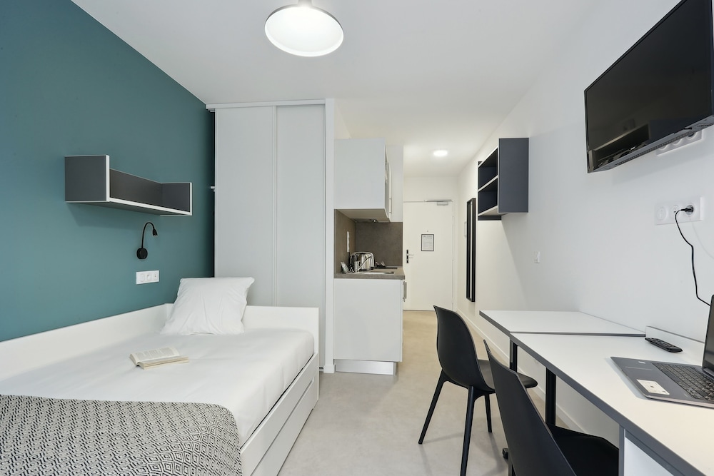 Economy Studio, 1 Large Twin Bed photo 1