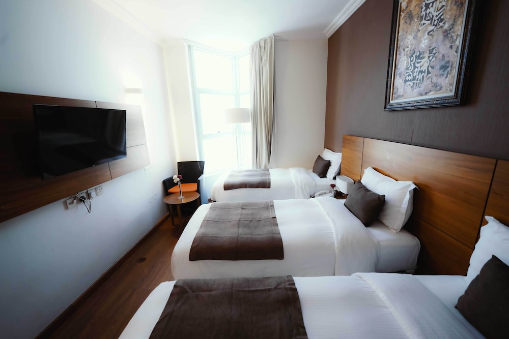 Deluxe Triple Room - Photo 1