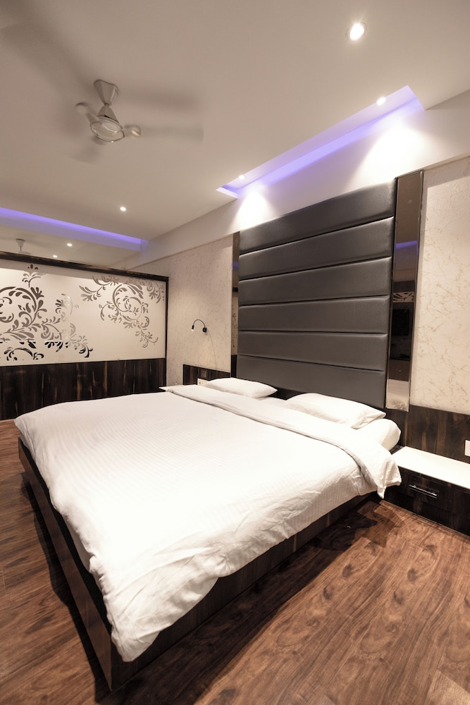 Superior Double Room, 1 King Bed, City View photo 3