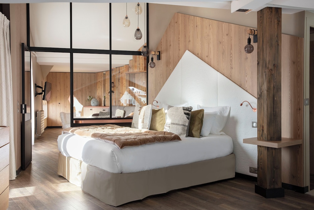 Superior Room, 1 King Bed With Sofa Bed, Mountain View
