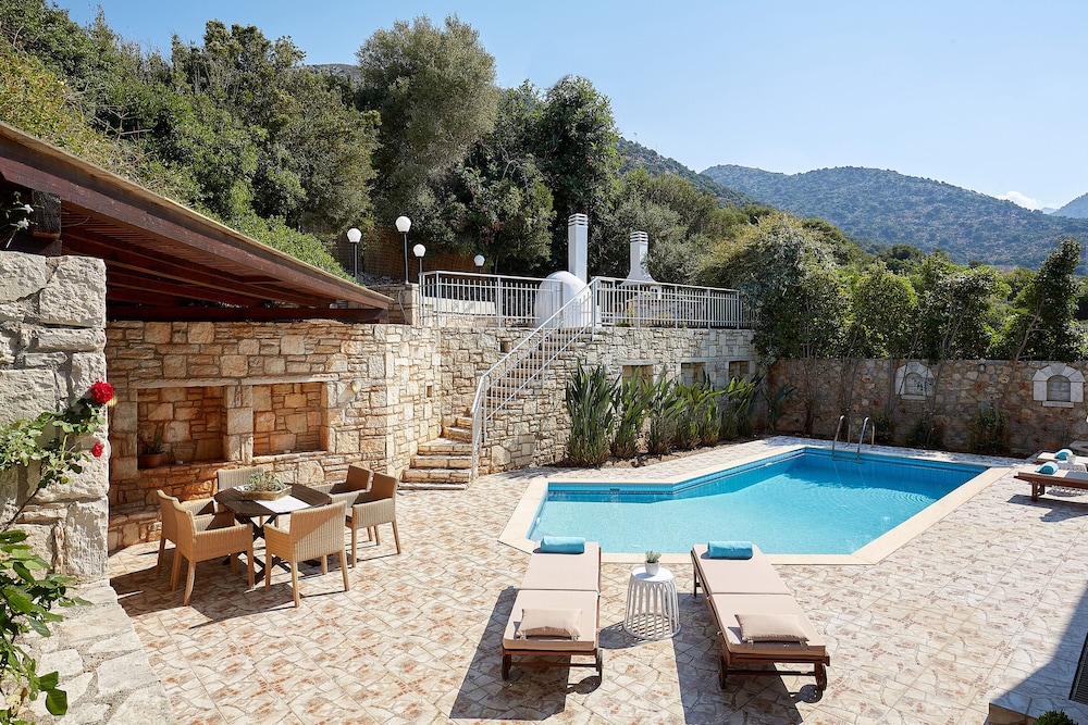 Villa, 3 Bedrooms, Private Pool, Oceanfront (Dioni) photo 2