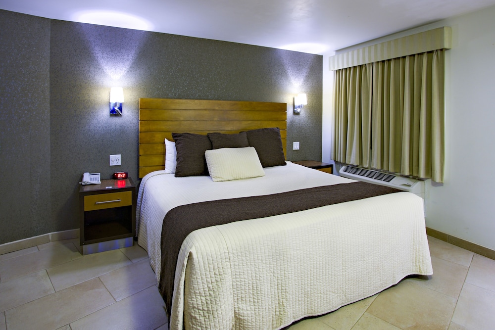 Standard Room, 1 King Bed photo 2