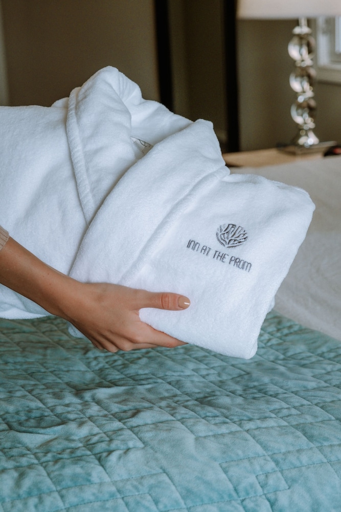 Suite, Oceanfront King with Sofa Bed & Spa photo 2