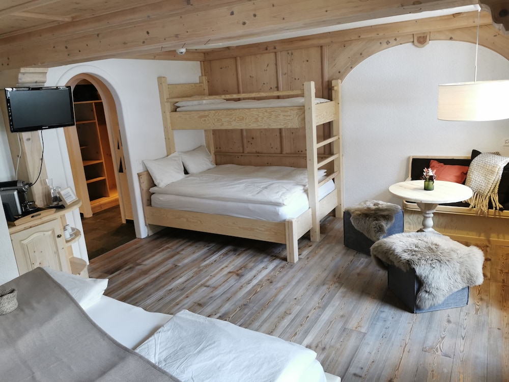 Superior Quadruple Room photo 2