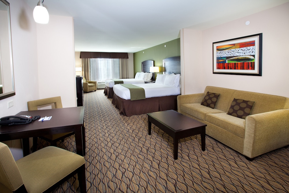 Suite, Multiple Beds (Additional Living Area) - Photo 3