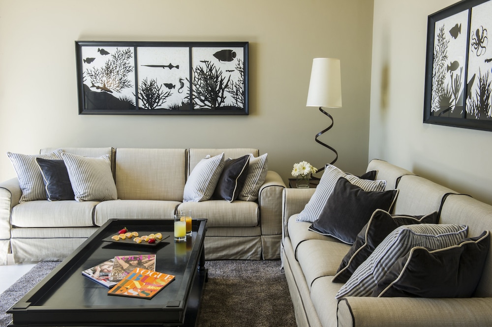 Design Suite, 1 King Bed, Mountain View, Sea Facing
