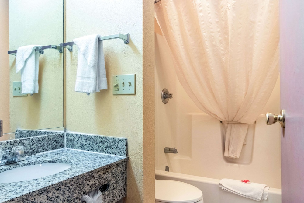 Standard Double Room, 2 Double Beds, Smoking - Photo 8