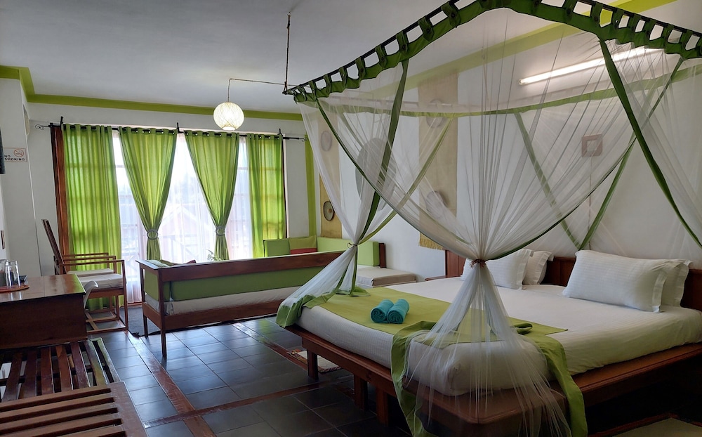 Comfort Suite, Pool View photo 1